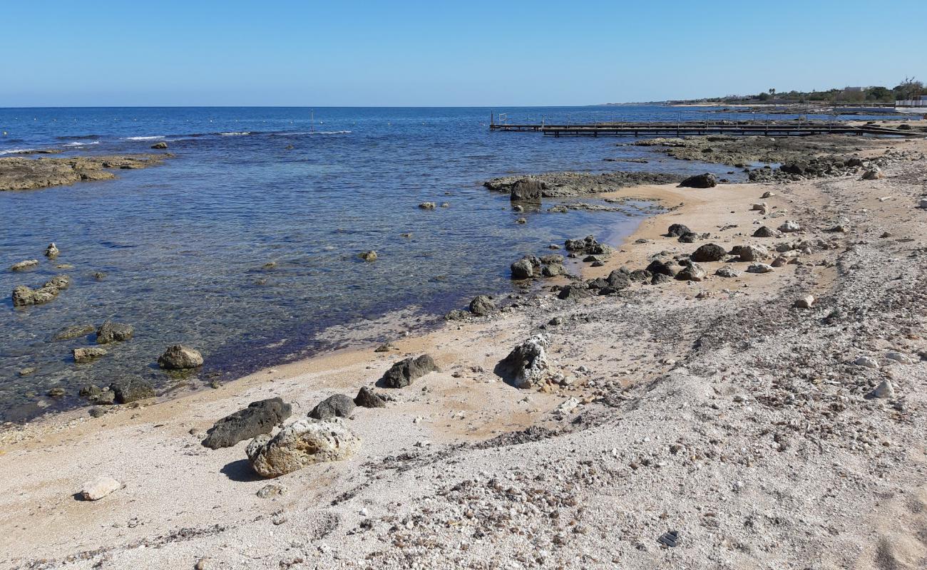 Fischietto Beach'in fotoğrafı bej kum ve kayalar yüzey ile