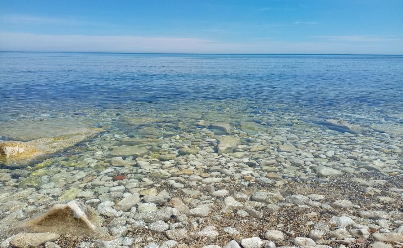 Lido Cral'in fotoğrafı taşlar yüzey ile