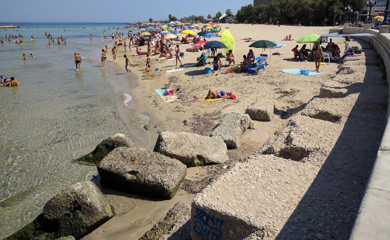 Spiaggia Pane e Pomodoro'in fotoğrafı parlak kum yüzey ile