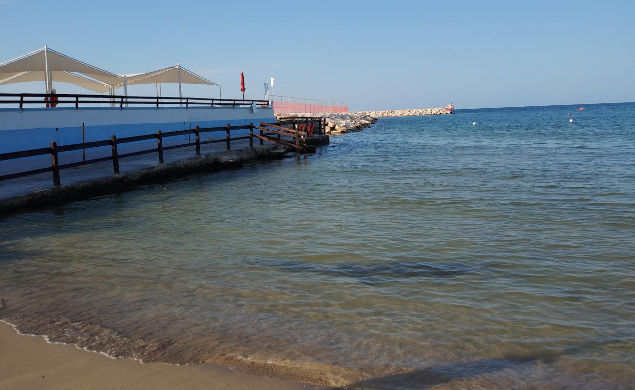 Lido Massimo beach'in fotoğrafı parlak kum yüzey ile