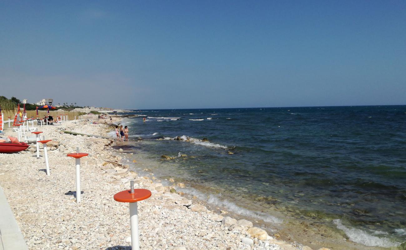 Spiaggia Lafayette'in fotoğrafı beton kaplı yüzey yüzey ile