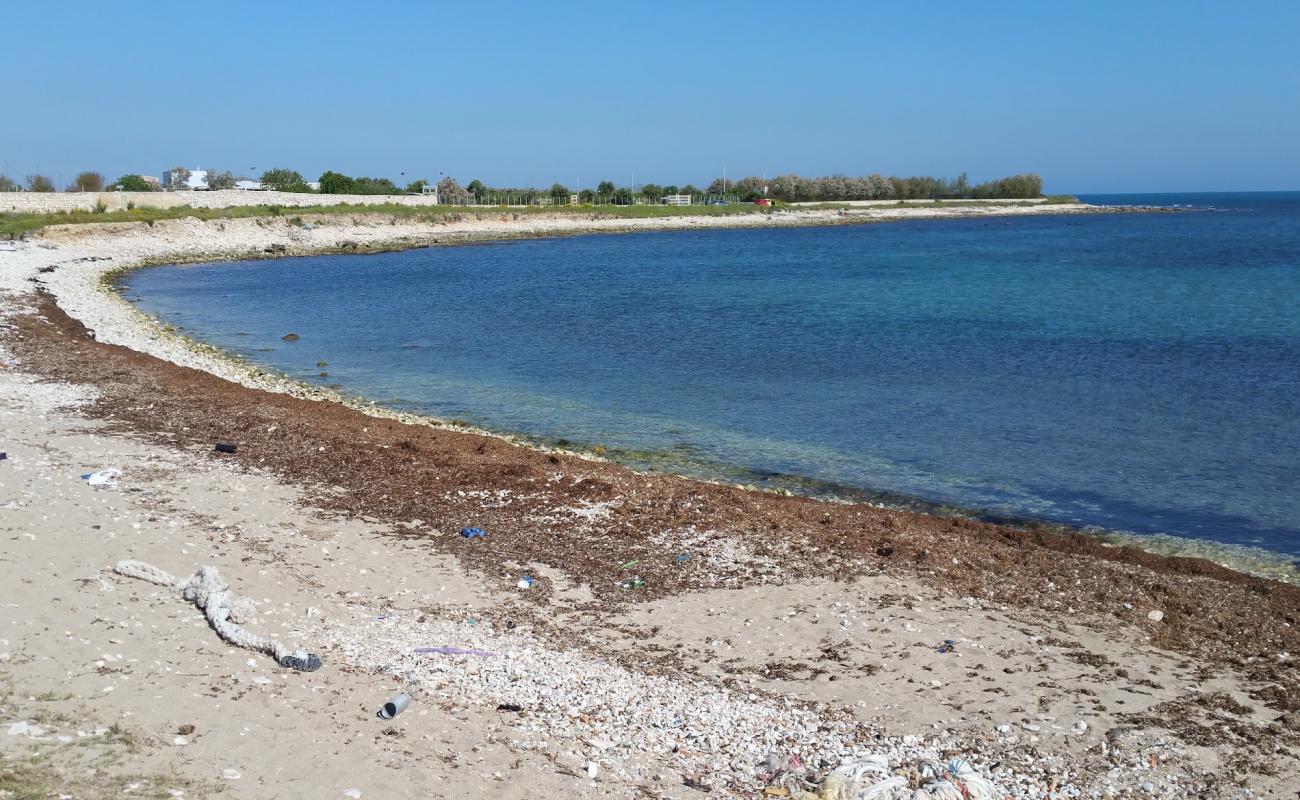 Cala San Giacomo beach'in fotoğrafı taşlar yüzey ile