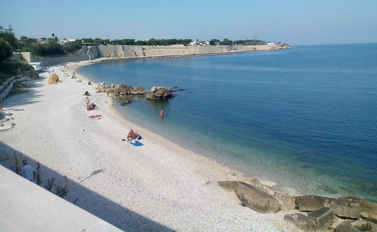 Salsello Beach'in fotoğrafı gri çakıl taşı yüzey ile