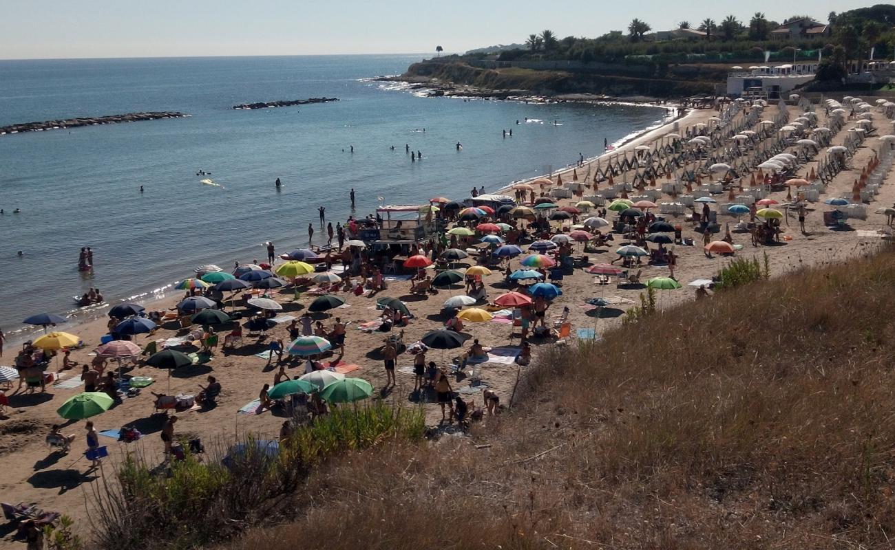 Second beach'in fotoğrafı kahverengi kum yüzey ile