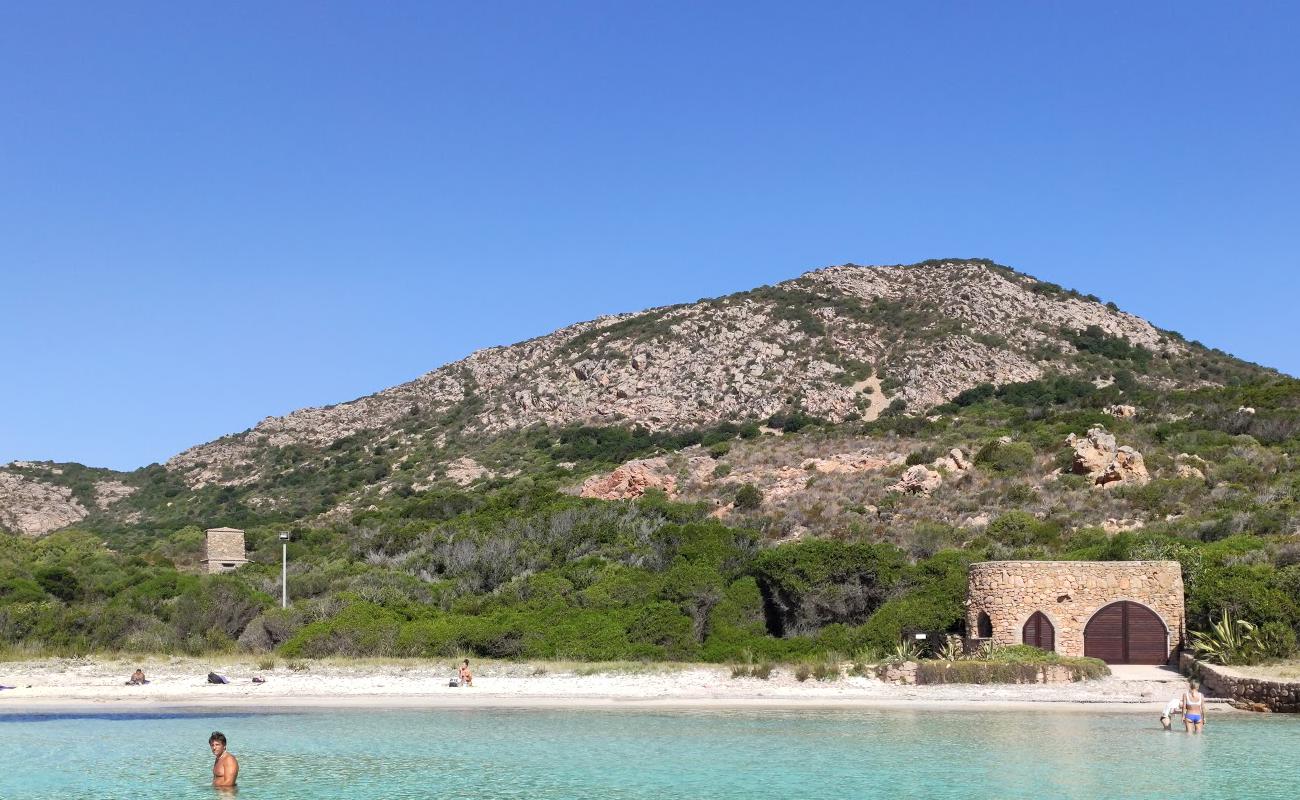 Dottore Plajı'in fotoğrafı beyaz kum yüzey ile