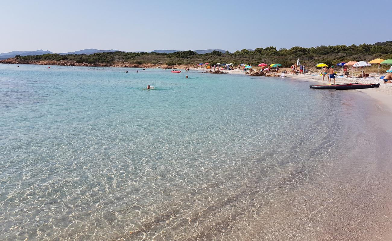 Spiaggia delle tre sorelle'in fotoğrafı açık bej kum yüzey ile