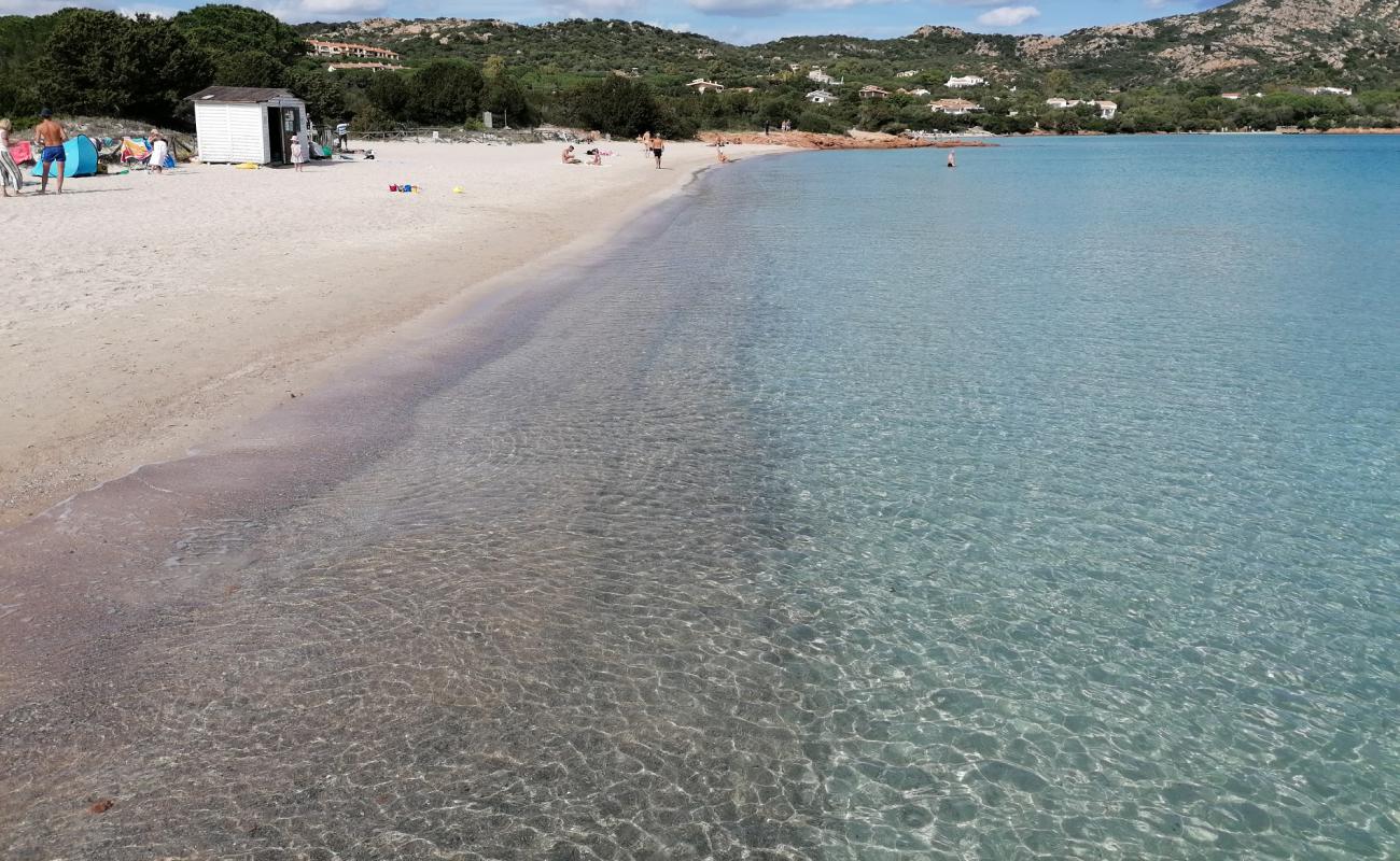 Porto Istana Plajı'in fotoğrafı parlak kum yüzey ile