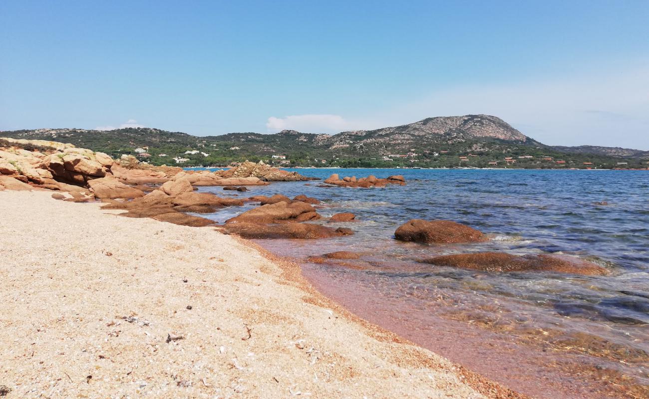 Spiaggia del Cuore'in fotoğrafı kahverengi kum yüzey ile