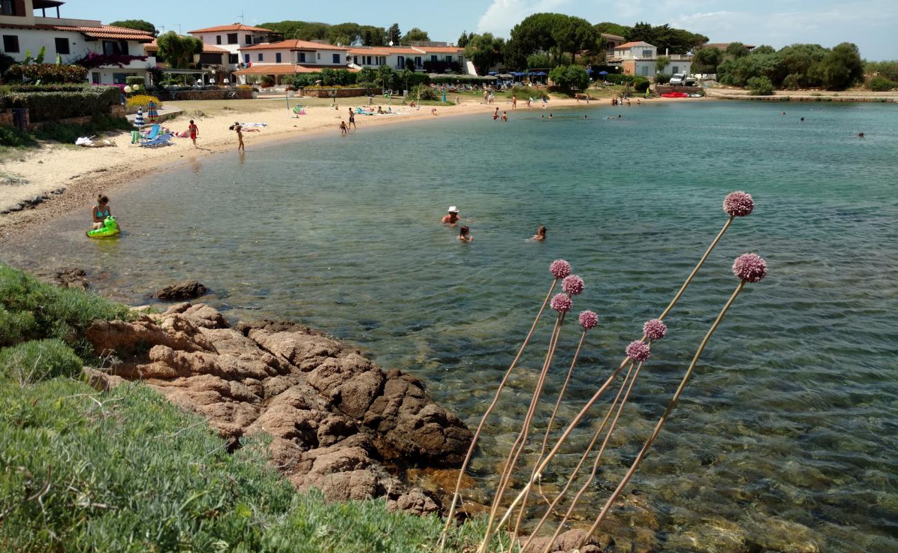 Porto San Paolo II'in fotoğrafı kahverengi kum yüzey ile