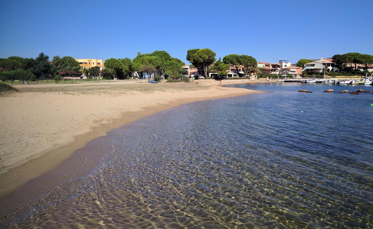 Porto San Paolo'in fotoğrafı kahverengi kum yüzey ile