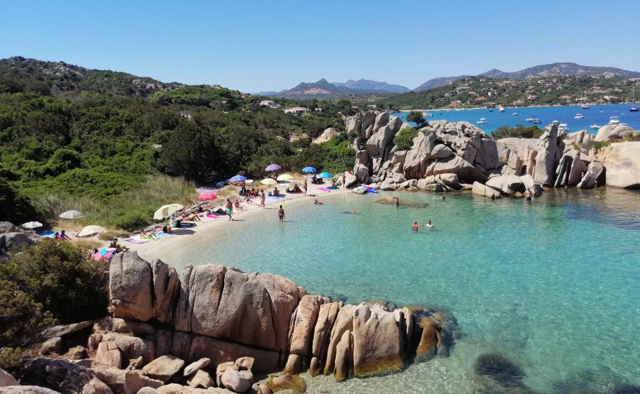 Spiaggia Delle Vacche'in fotoğrafı parlak kum yüzey ile