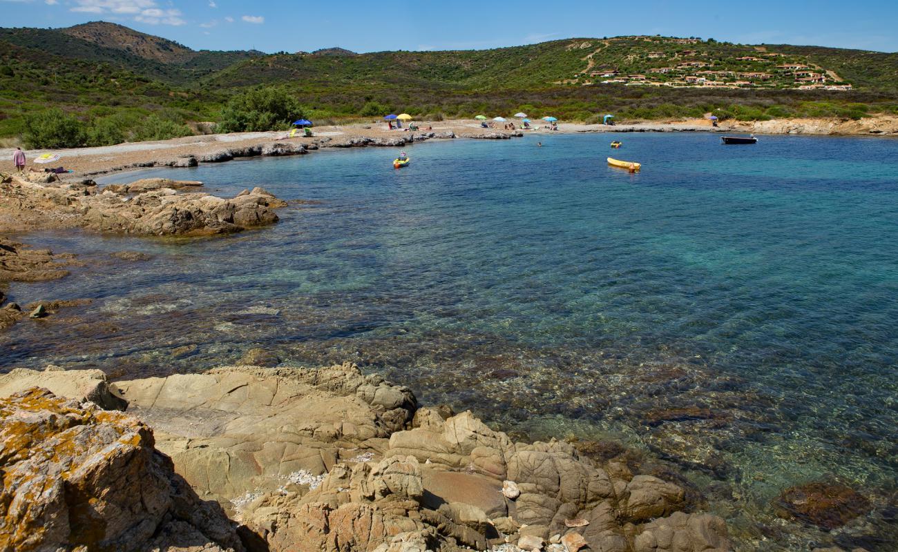 Li Marini beach'in fotoğrafı çakıl ile kum yüzey ile