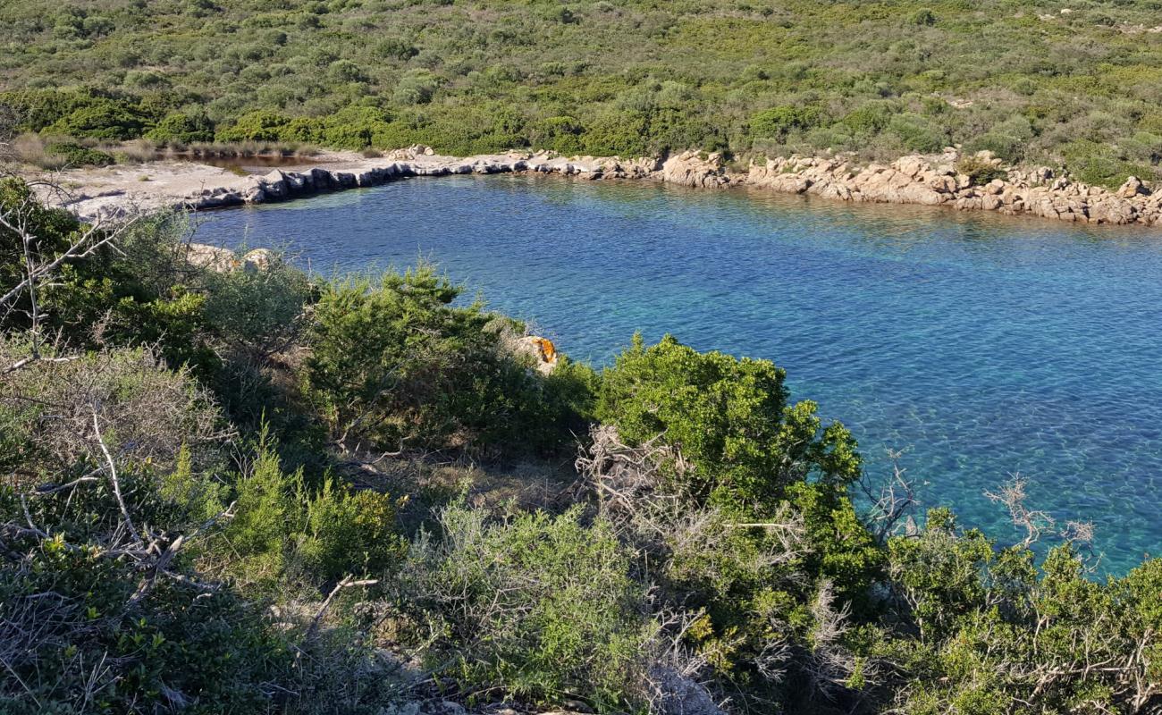 Cala dei Francesi'in fotoğrafı taşlar yüzey ile