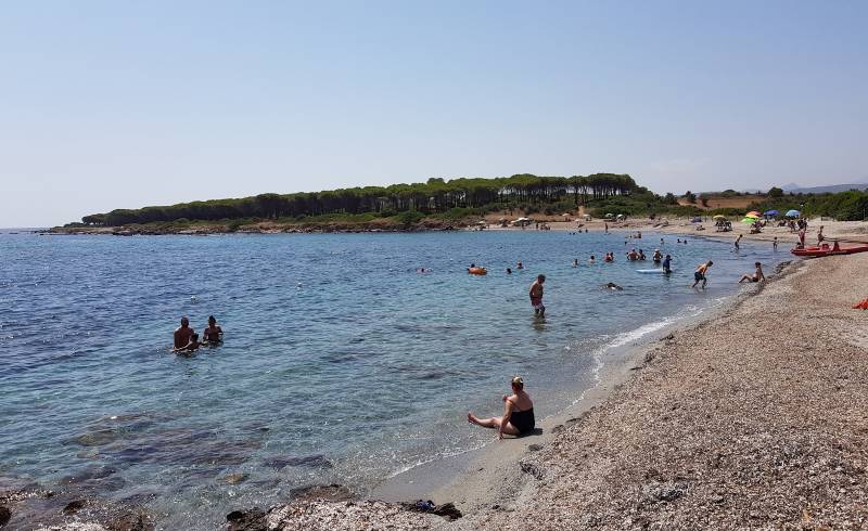 Porto Ottiolu II'in fotoğrafı çakıl ile kum yüzey ile