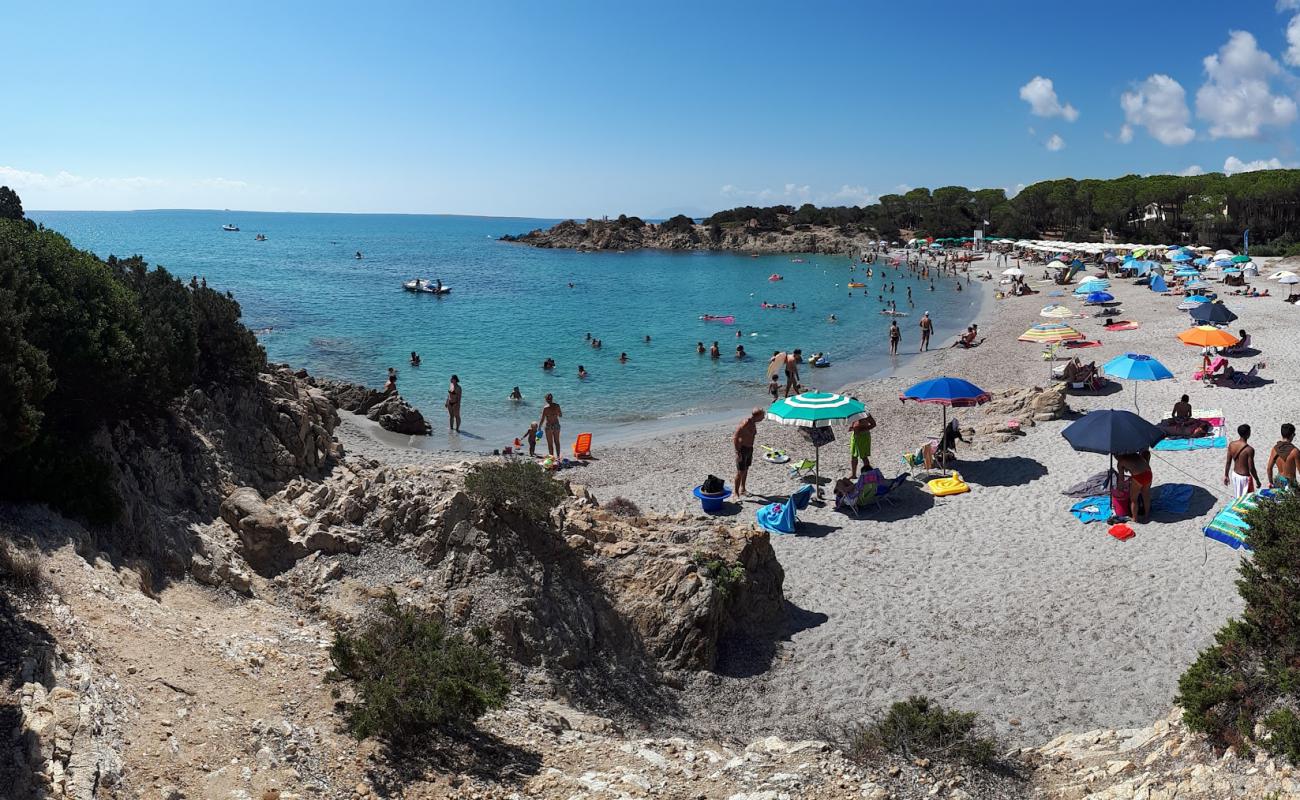 Porto Corallo'in fotoğrafı parlak kum yüzey ile