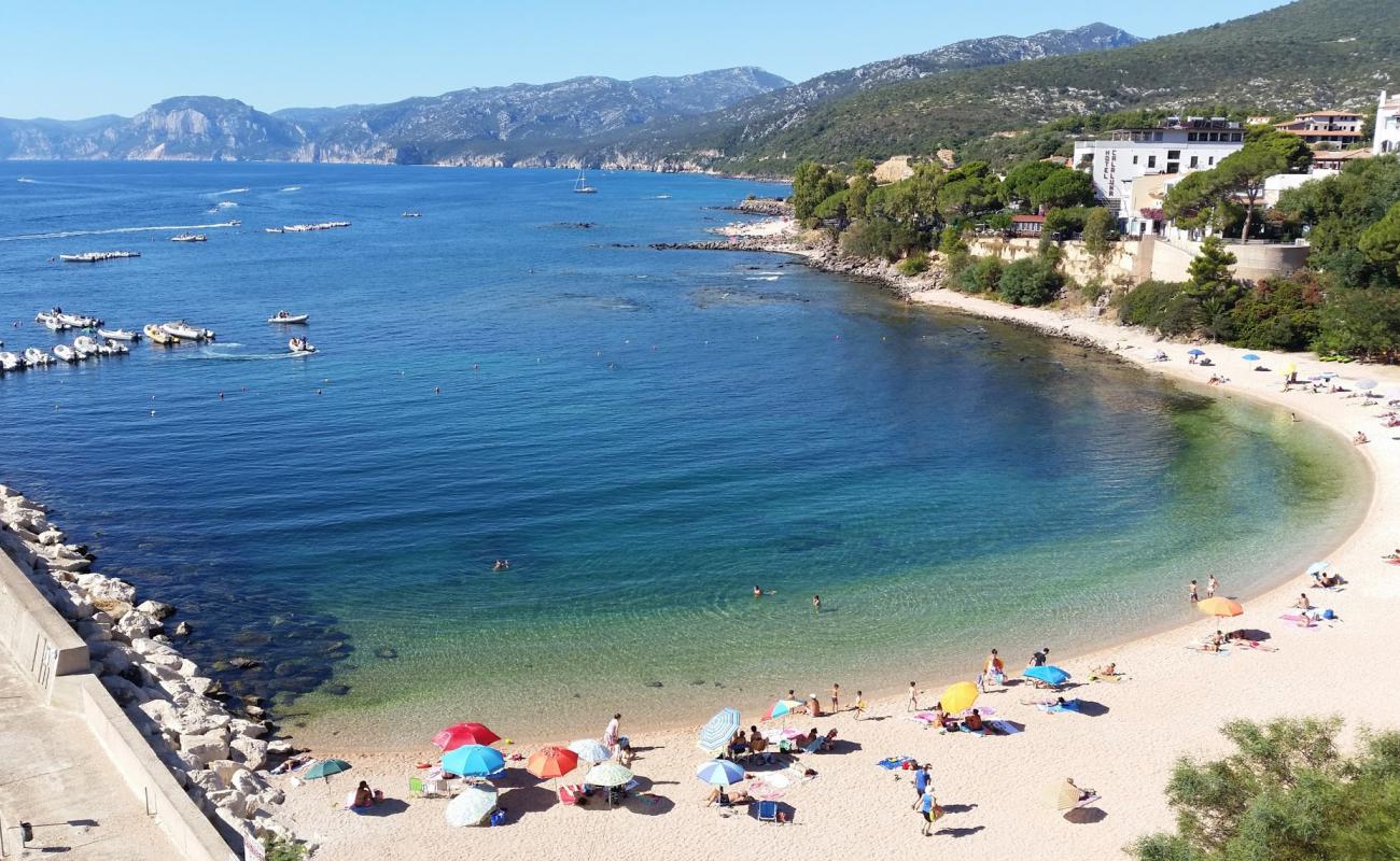 Spiaggia Di Cala Gonone'in fotoğrafı küçük bej çakıl yüzey ile