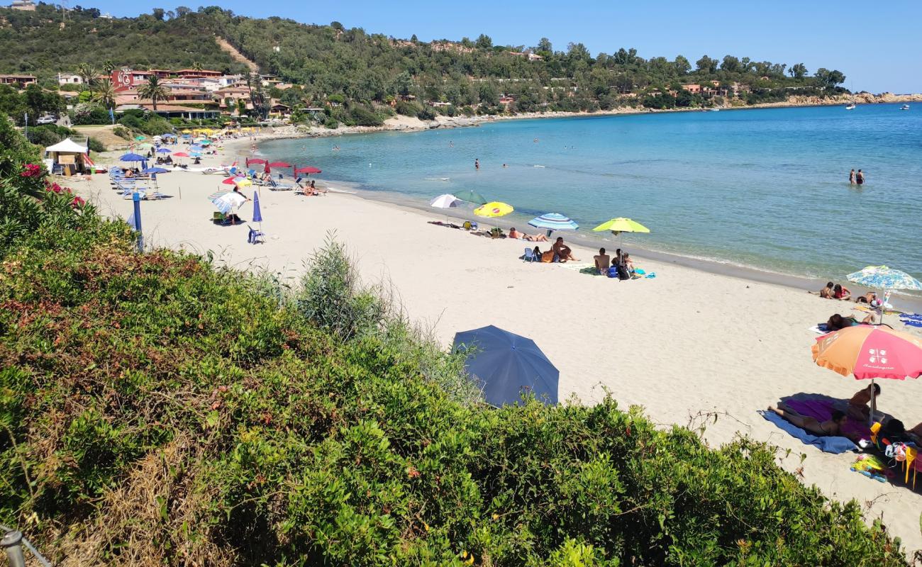 Porto Frailis Beach'in fotoğrafı i̇nce bej kum yüzey ile