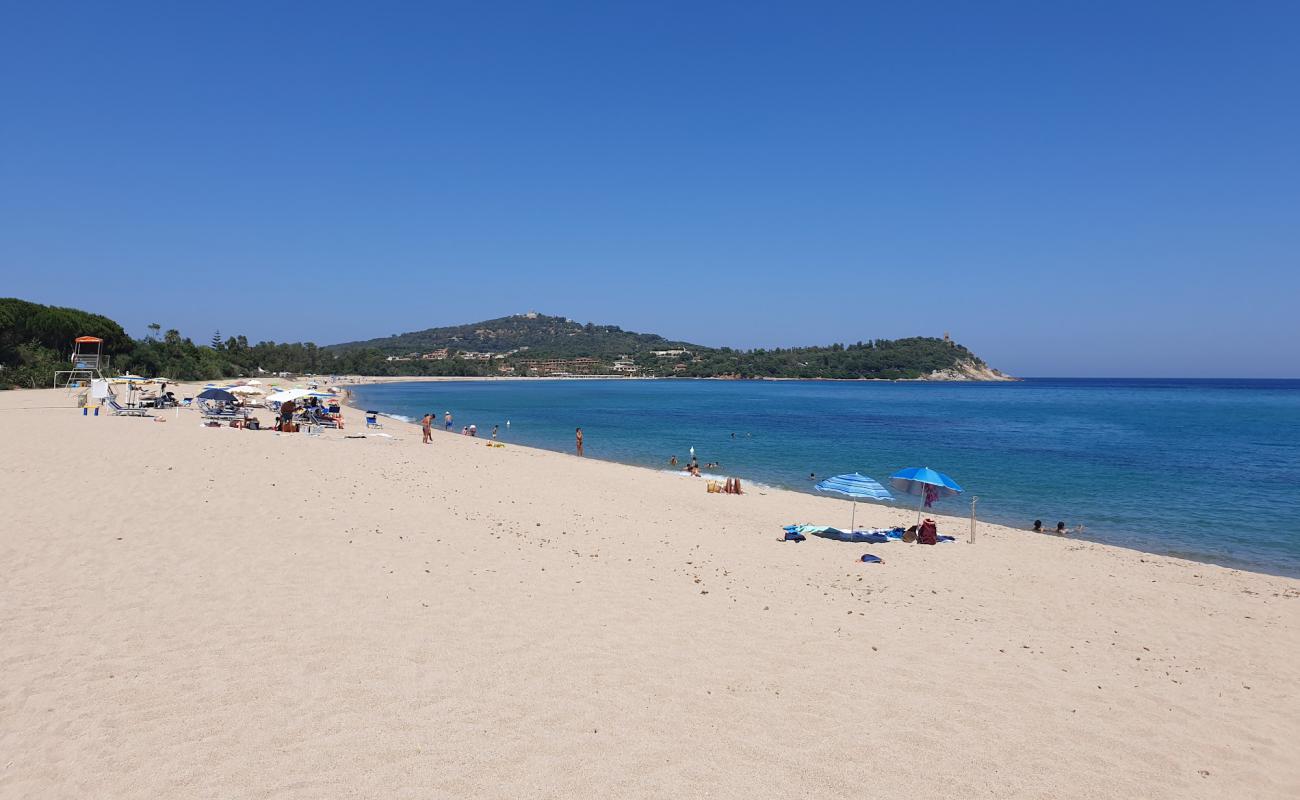 Spiaggia di Basaura'in fotoğrafı hafif ince çakıl taş yüzey ile