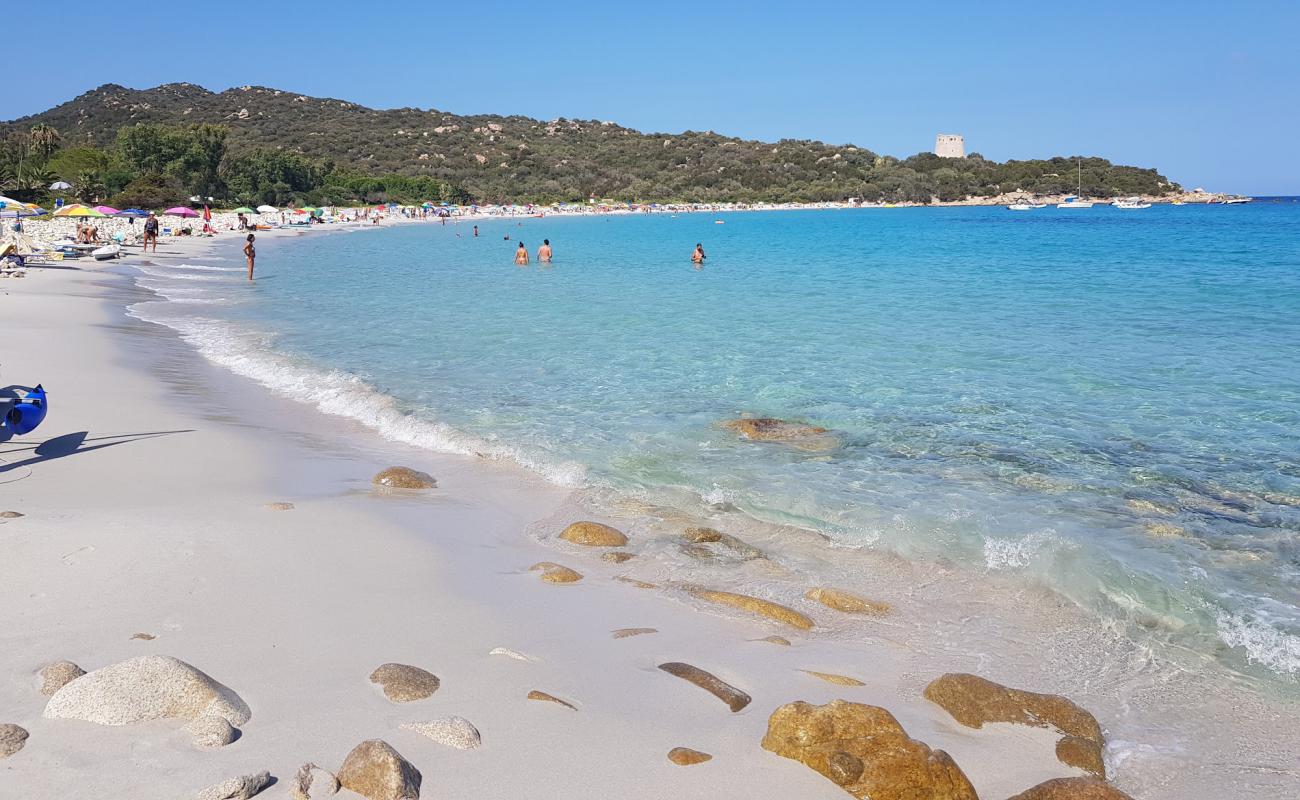 Cala Pira Plajı'in fotoğrafı parlak ince kum yüzey ile