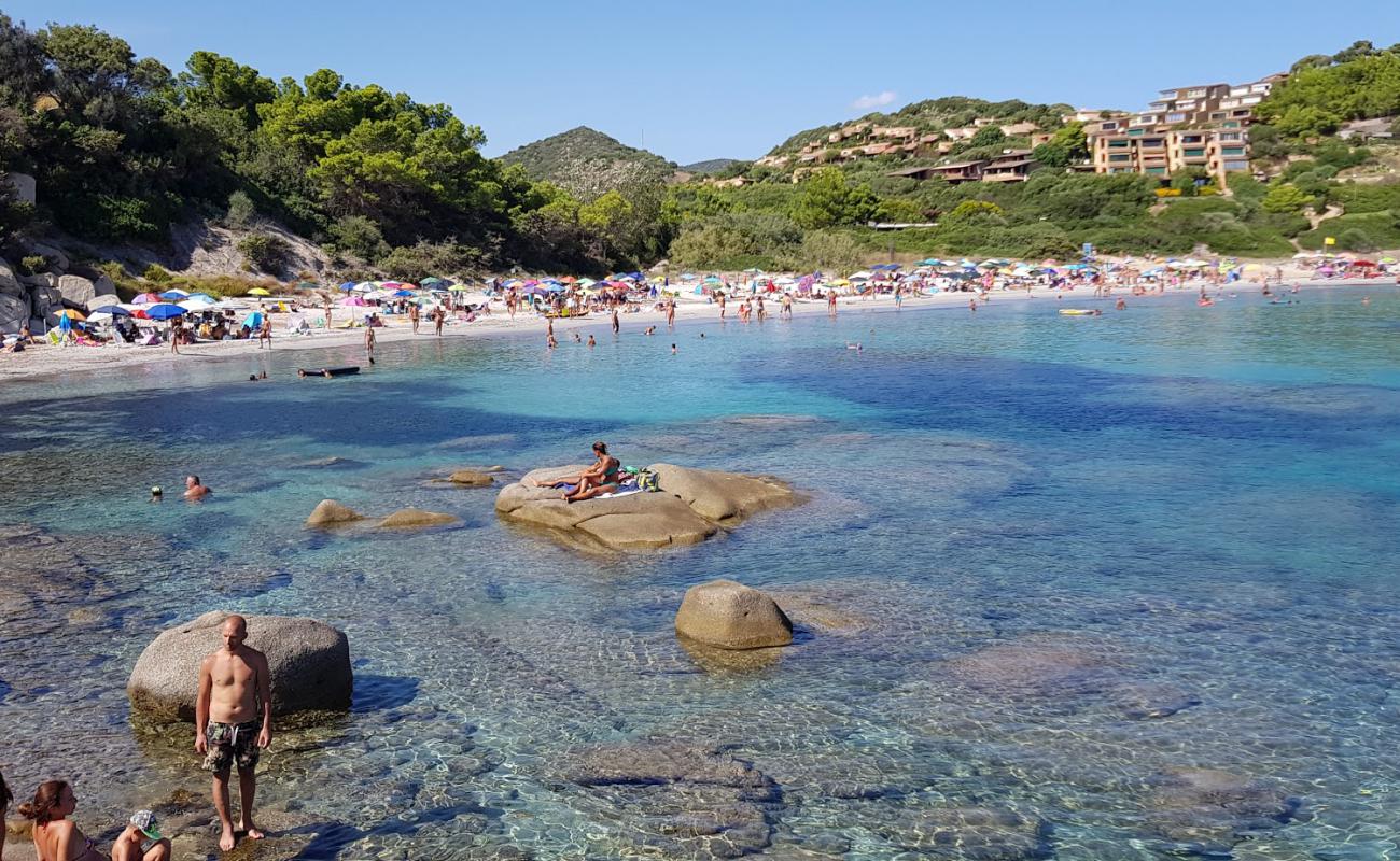 Simius Plajı'in fotoğrafı parlak kum yüzey ile