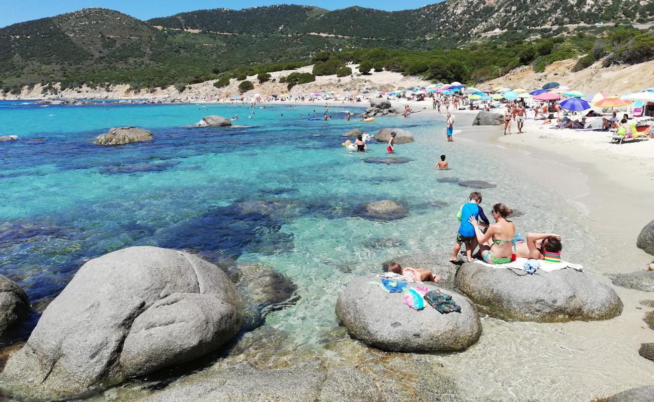 Porto Sa Ruxi Plajı'in fotoğrafı parlak ince kum yüzey ile