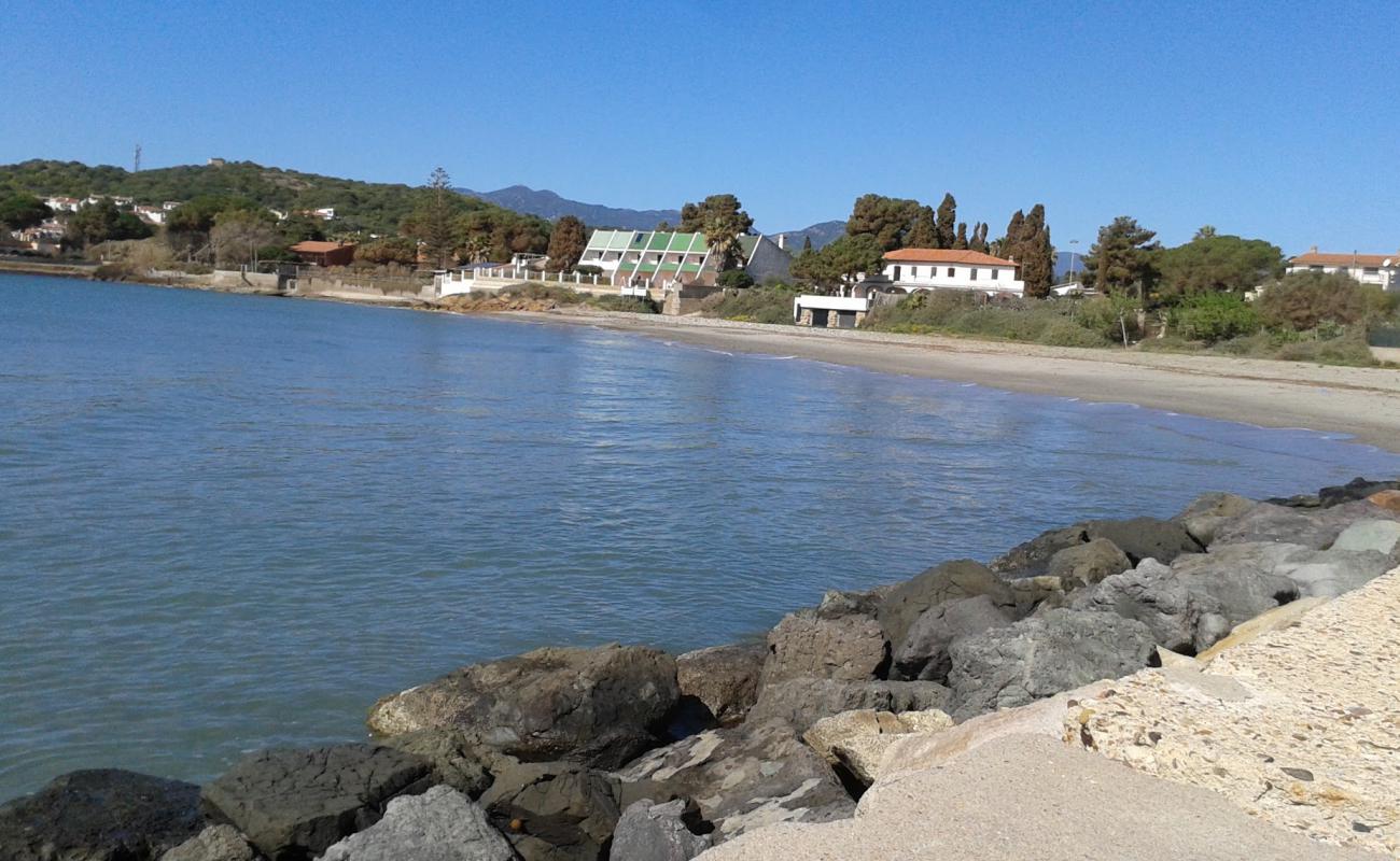 Spiaggia di Perd'e Sali'in fotoğrafı açık bej kum yüzey ile