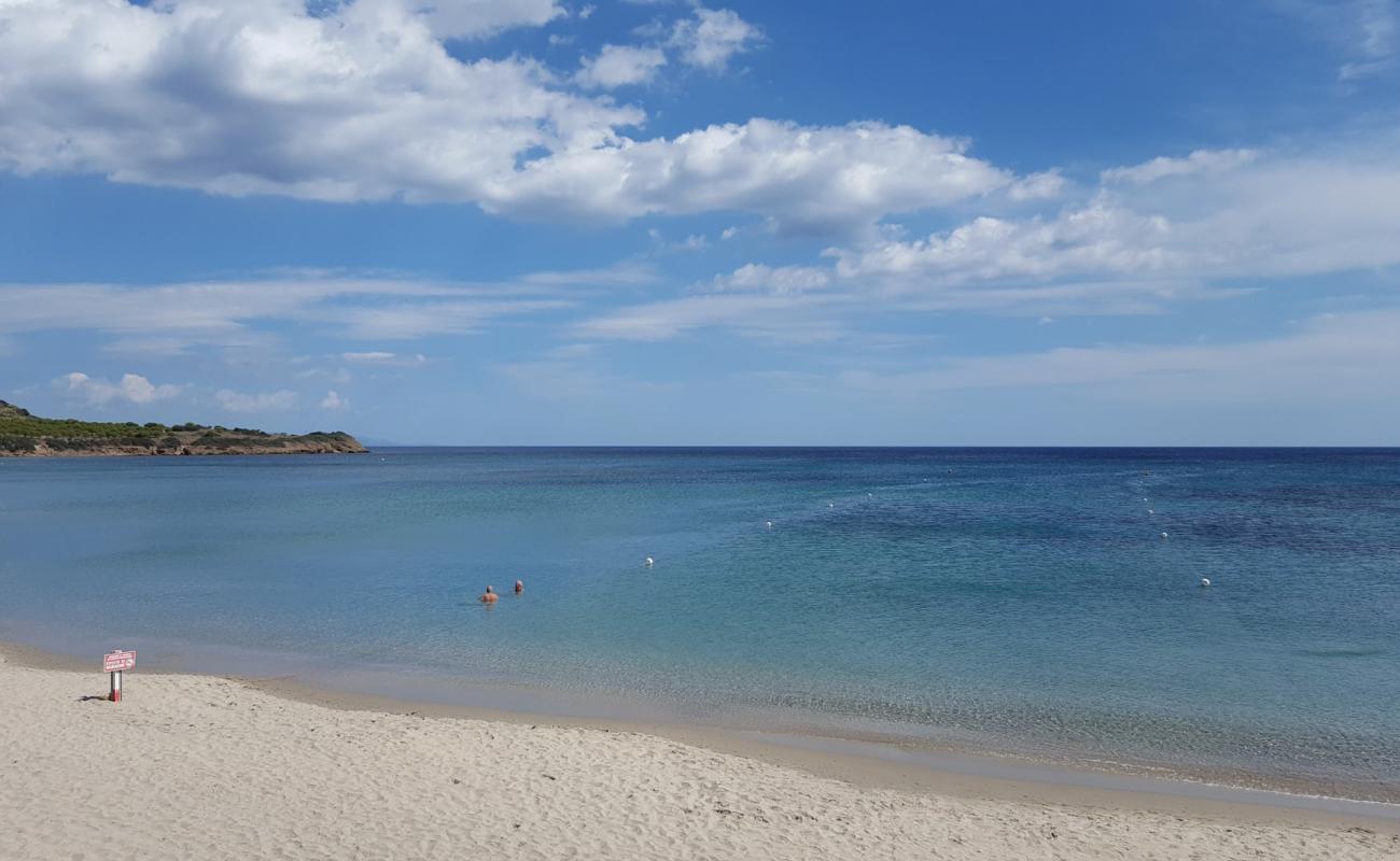 Fichi Plajı'in fotoğrafı açık bej kum yüzey ile