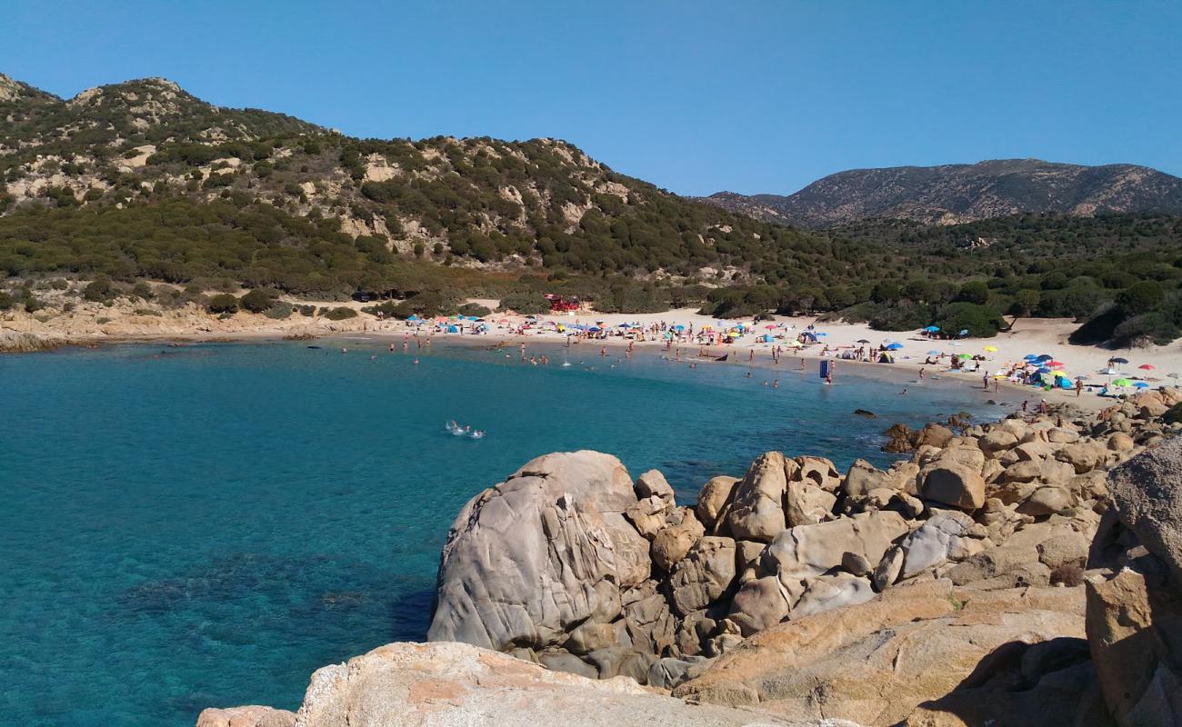 Spiaggia di Cala Cipolla'in fotoğrafı parlak ince kum yüzey ile