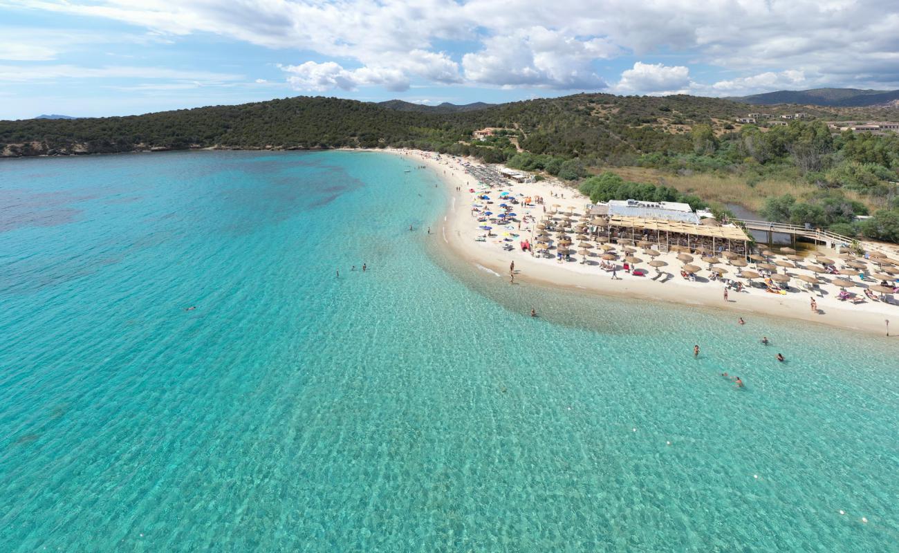 Tuerredda Plajı'in fotoğrafı parlak ince kum yüzey ile