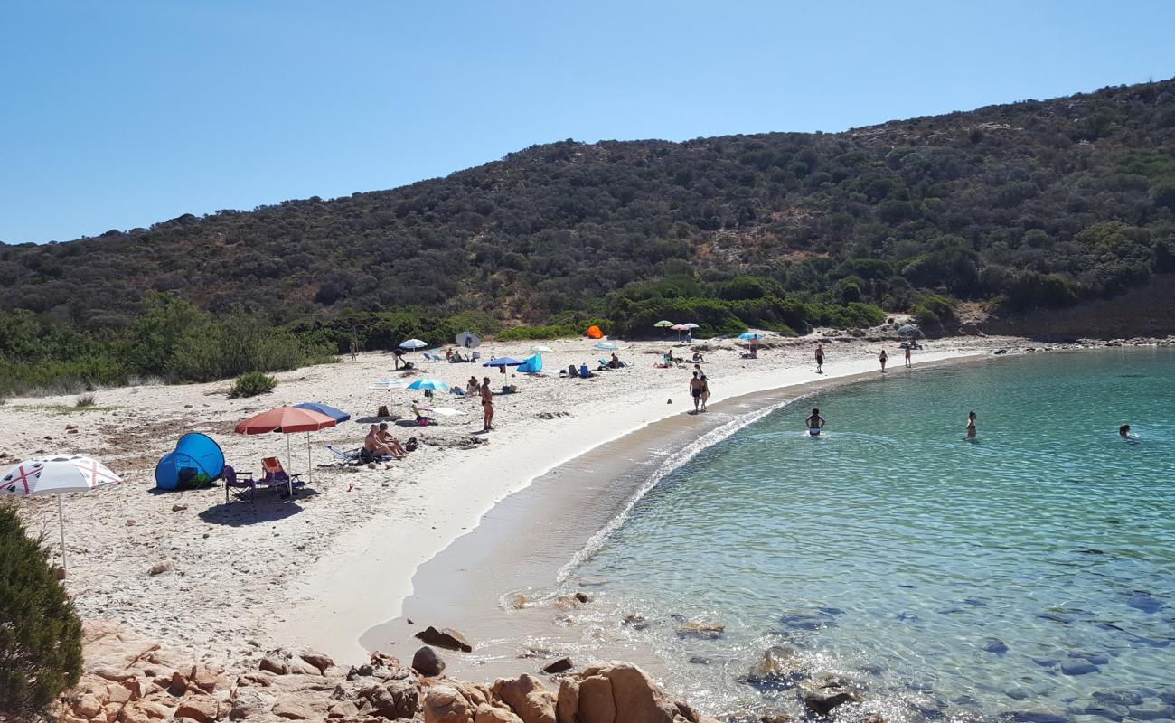 Porto Tramatzu Plajı'in fotoğrafı beyaz kum yüzey ile