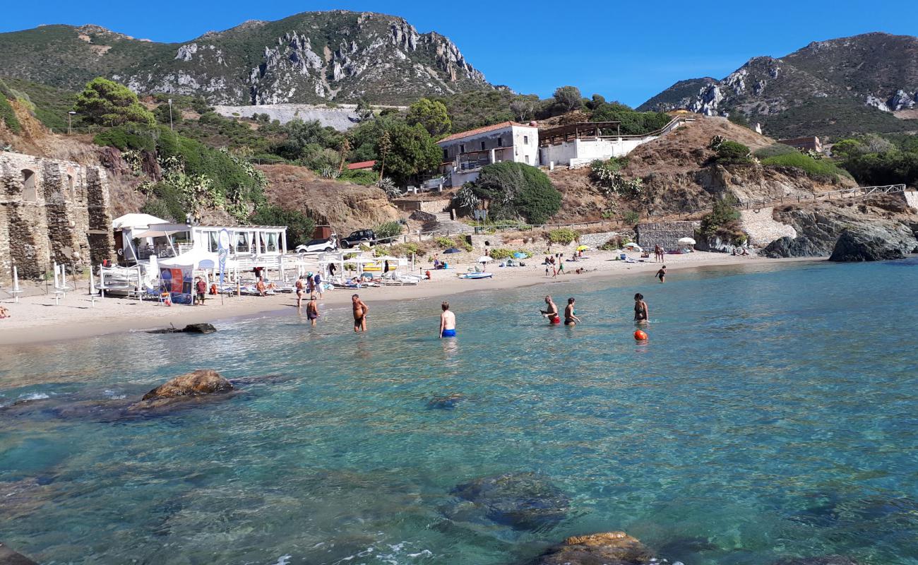 Spiaggia Di Masua'in fotoğrafı i̇nce bej kum yüzey ile