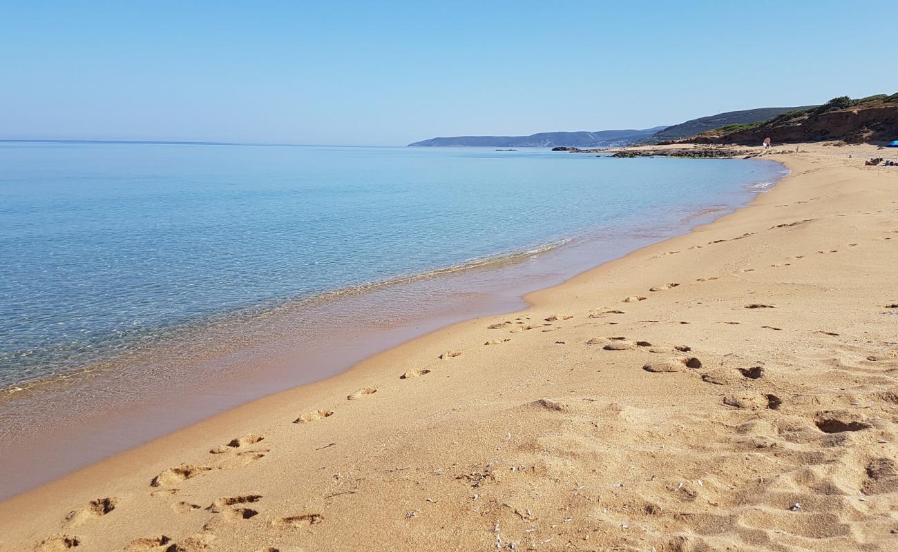 Spiaggia S'Acquedda'in fotoğrafı i̇nce bej kum yüzey ile