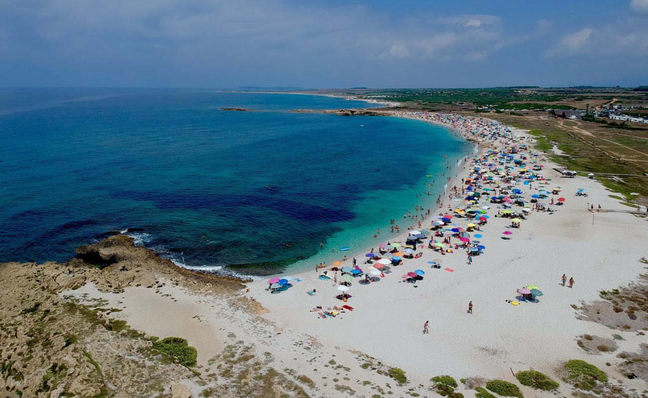 Arutas Plajı'in fotoğrafı beyaz ince kum yüzey ile