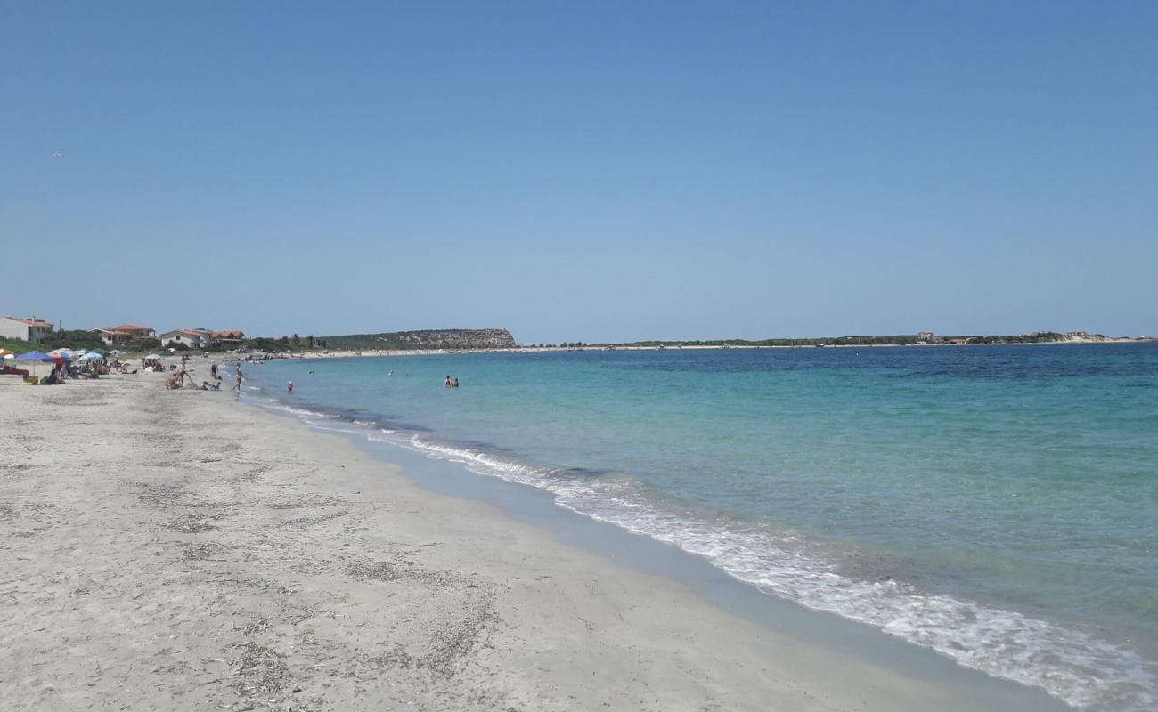 Sa Rocca Tunda beach'in fotoğrafı parlak kum yüzey ile