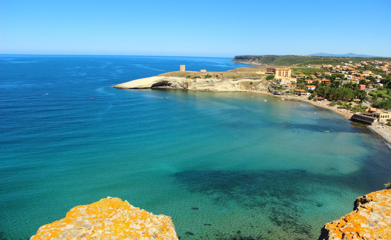 S'archittu beach'in fotoğrafı parlak kum yüzey ile