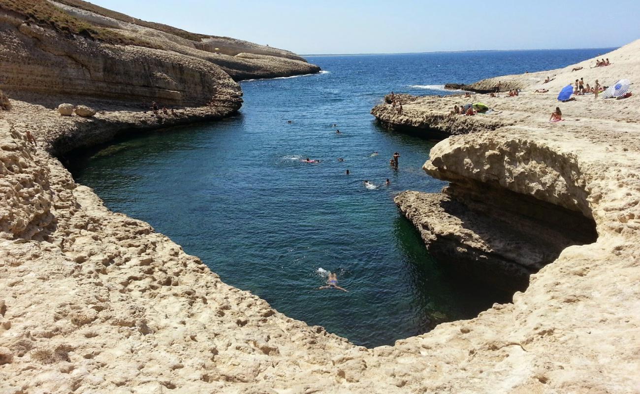 Secret beach'in fotoğrafı beton kapak yüzey ile