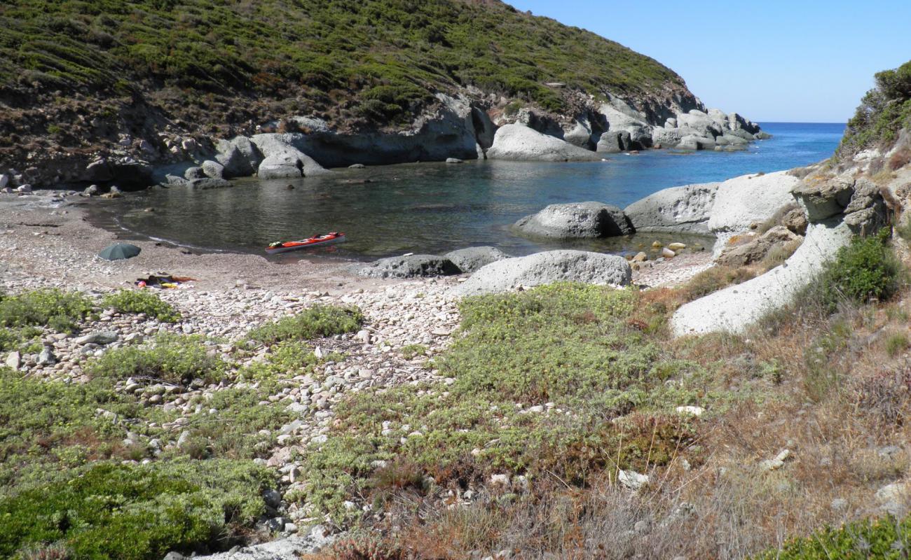 Cala Rapina'in fotoğrafı hafif çakıl yüzey ile