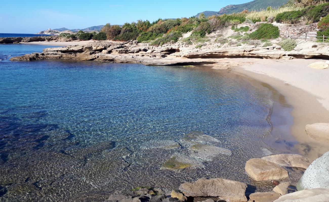 Spiaggia di S'Abba Druche'in fotoğrafı parlak ince kum yüzey ile