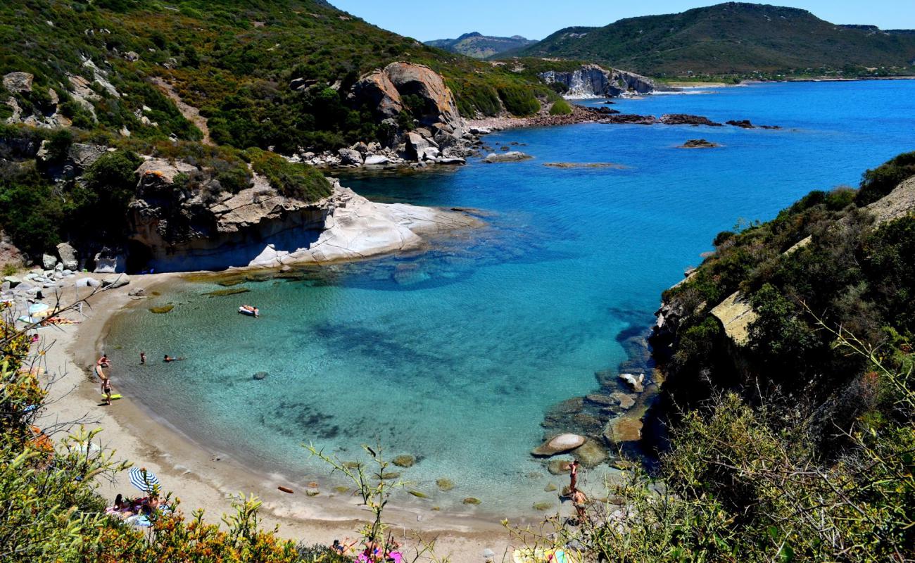 Spiaggia Cumpoltittu'in fotoğrafı parlak kum yüzey ile