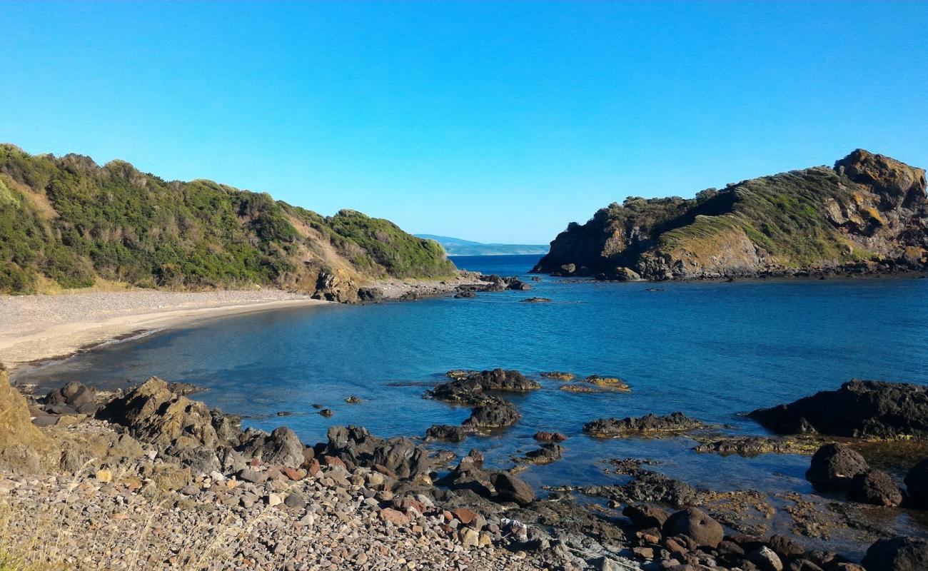 Porto Managu beach'in fotoğrafı taşlar yüzey ile