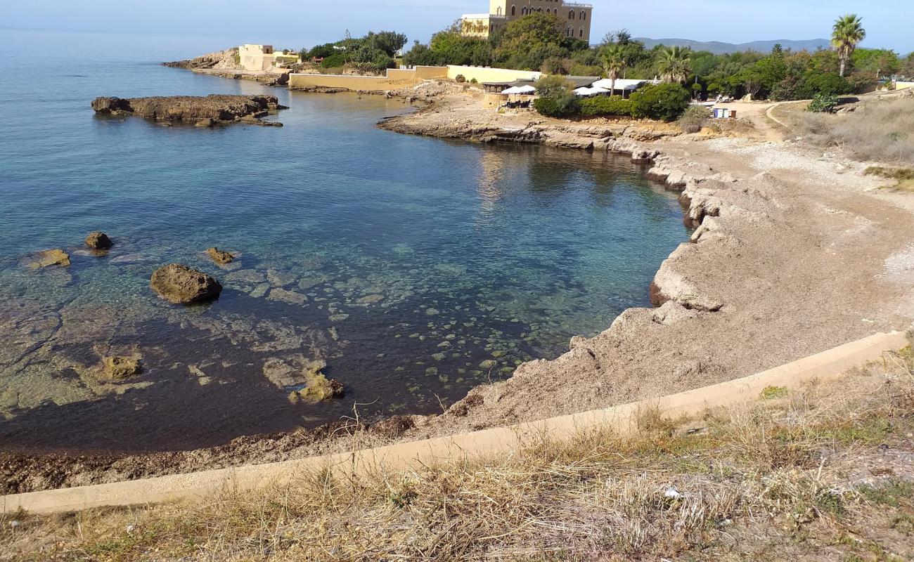 Las Tronas'in fotoğrafı bej kum ve kayalar yüzey ile