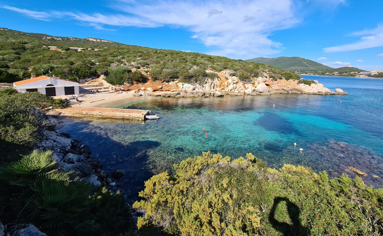 Cala Dragunara'in fotoğrafı açık bej kum yüzey ile