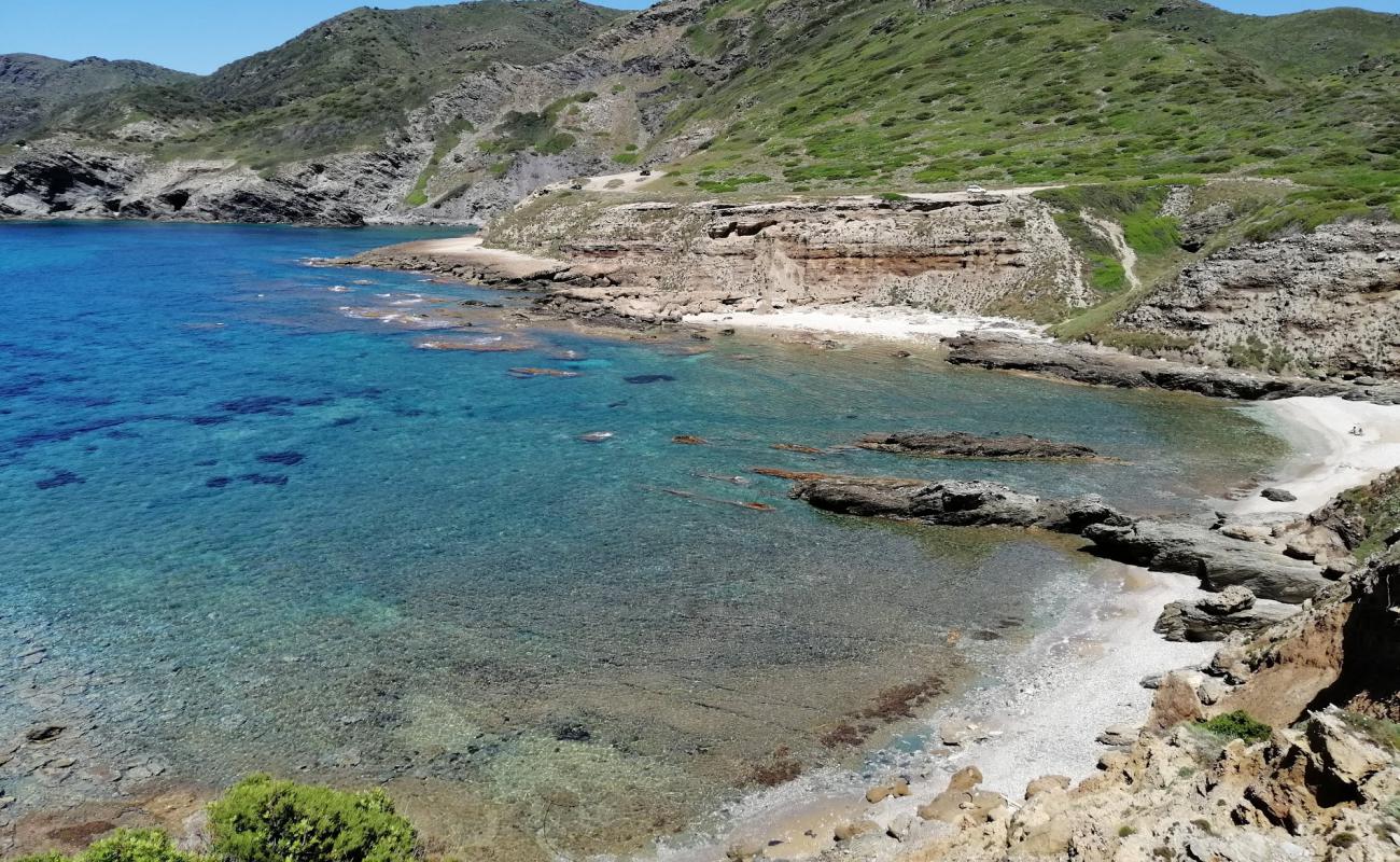 Cala Ebi Dozzi'in fotoğrafı bej kum ve çakıl yüzey ile