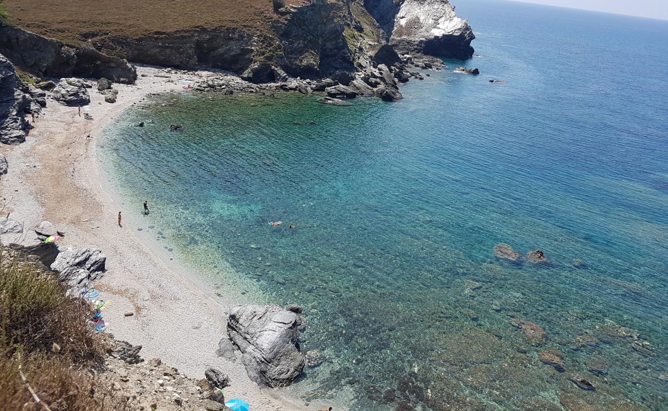 Spiaggia di Lampianu'in fotoğrafı küçük bej çakıl yüzey ile