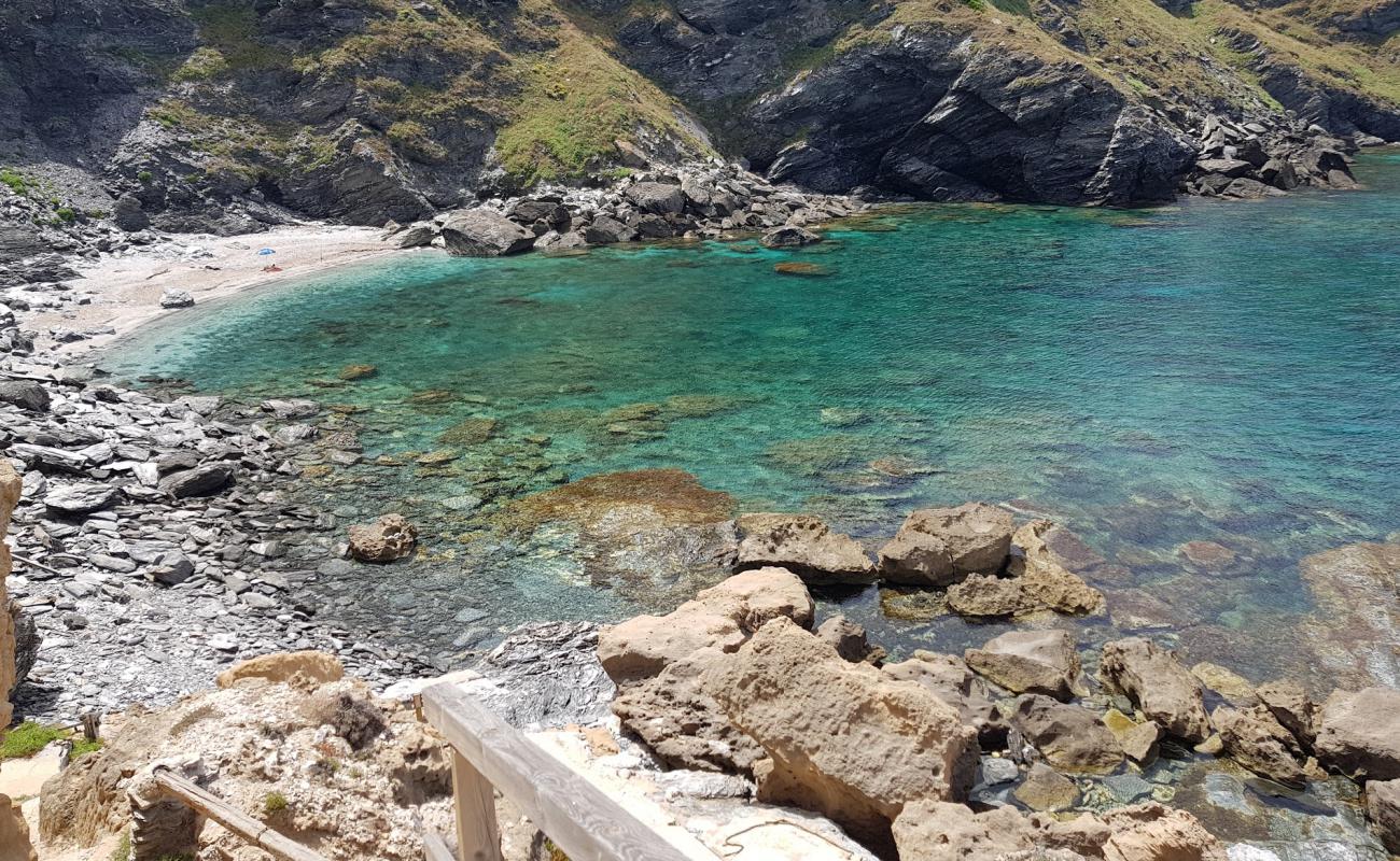 Spiaggia della Nurra'in fotoğrafı bej çakıl yüzey ile
