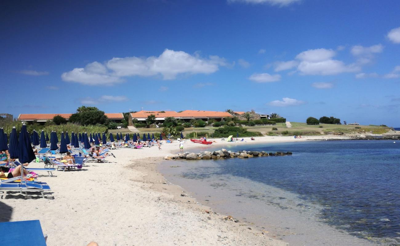 Spiaggia delle Tonnare'in fotoğrafı bej kum ve çakıl yüzey ile