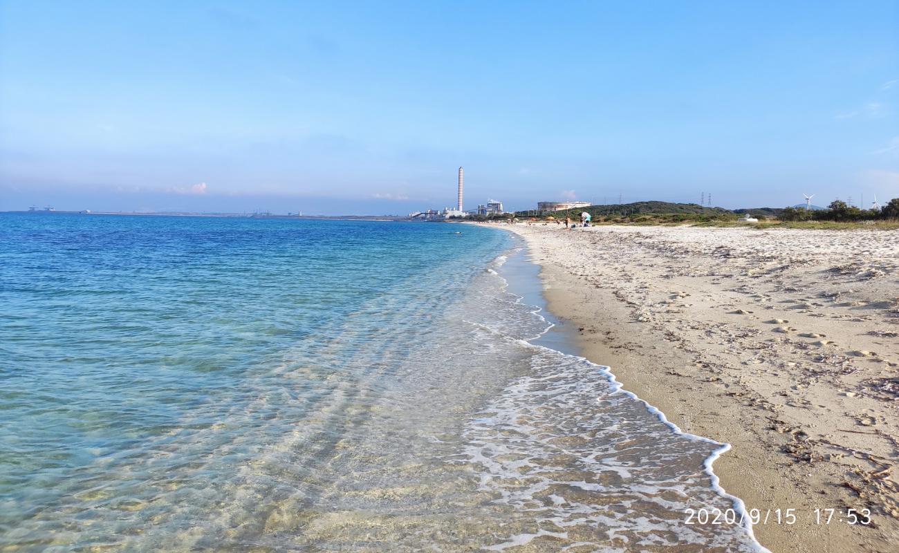 Spiaggia di Stagno di Pilo'in fotoğrafı açık bej kum yüzey ile