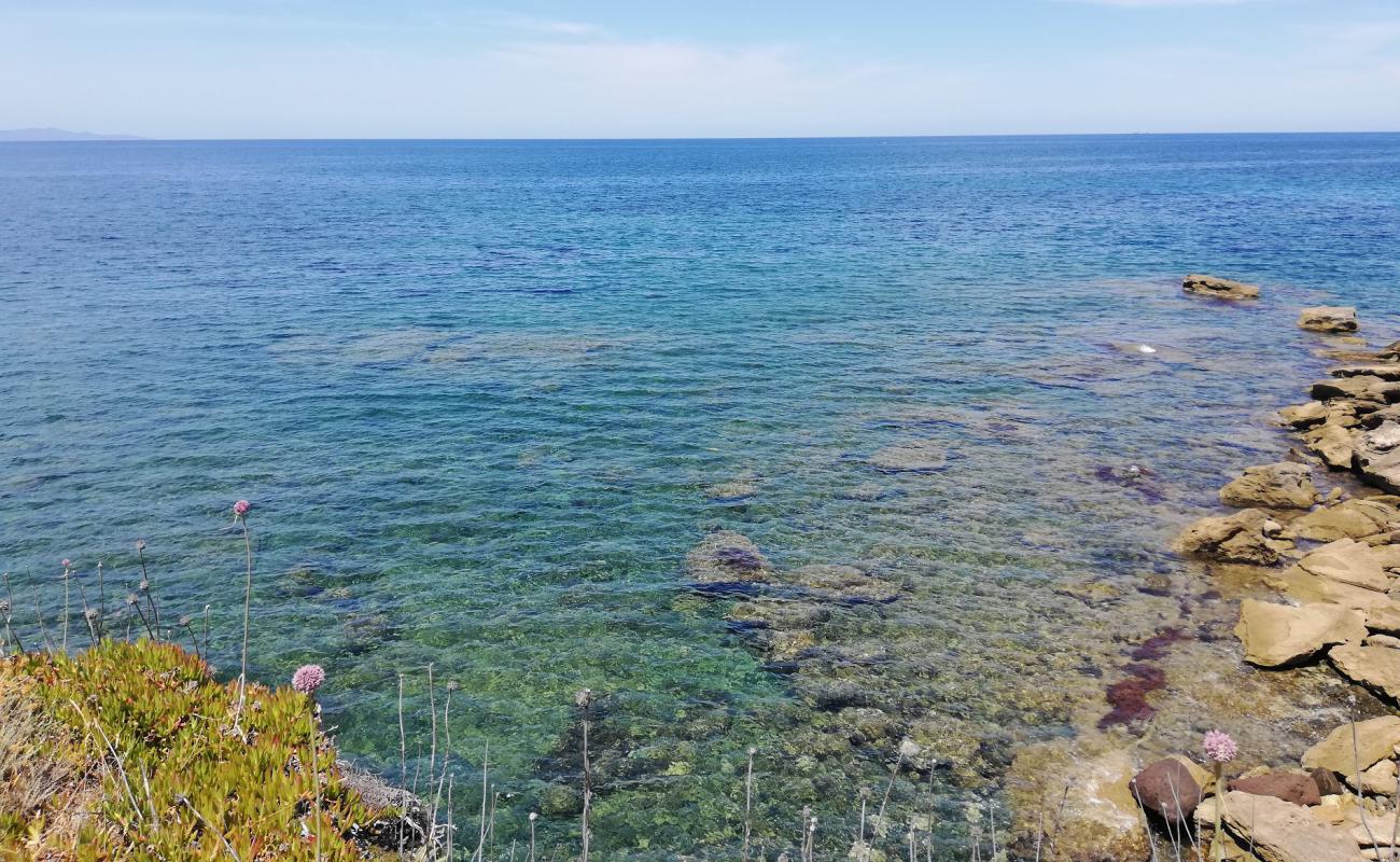 Punta Tramontana'in fotoğrafı taşlar yüzey ile