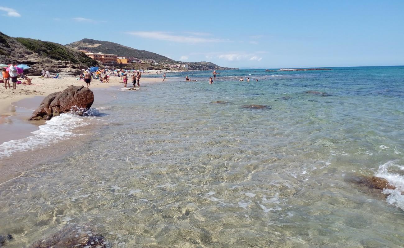 Spiaggia di Ampurias'in fotoğrafı açık bej kum yüzey ile