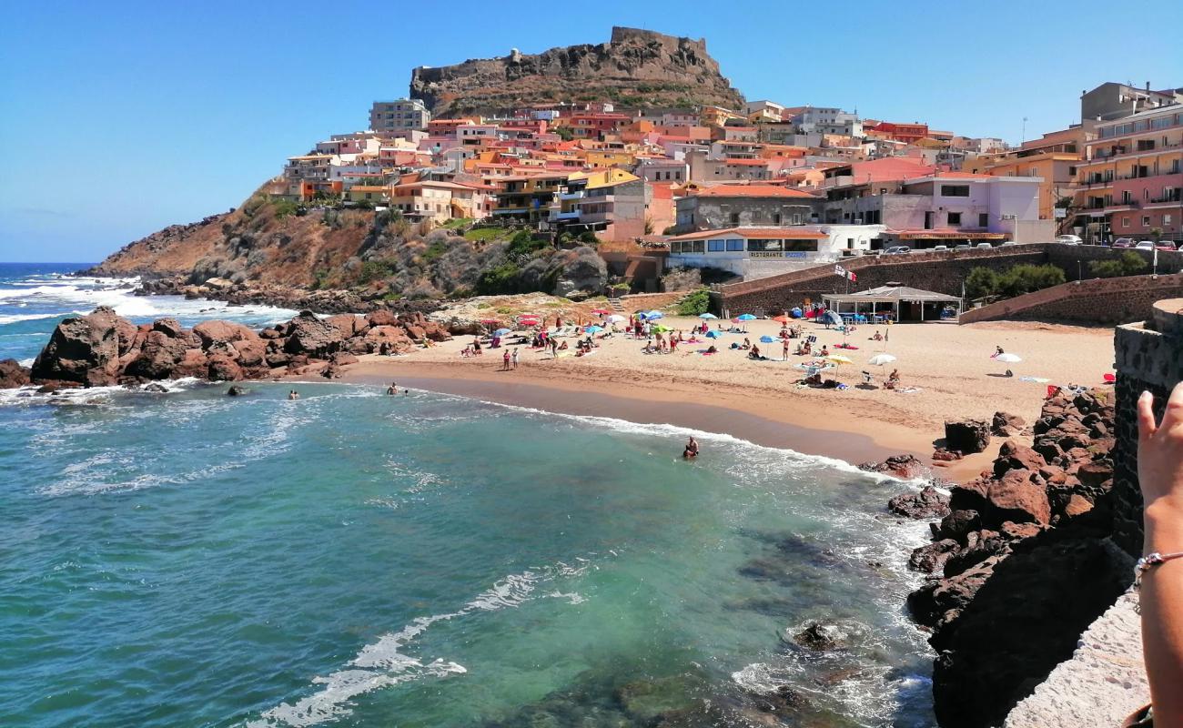 Spiaggia La Marina Di Castelsardo'in fotoğrafı açık bej kum yüzey ile
